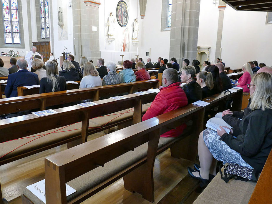 Feier der 1. Heiligen Kommunion in Sankt Crescentius (Foto: Karl-Franz Thiede)